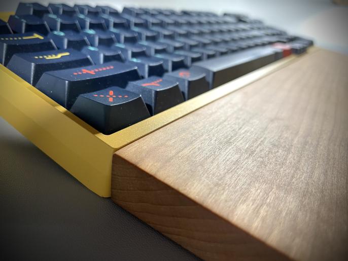 QK100 Hardwood Wrist Rest - Thaze Makes -